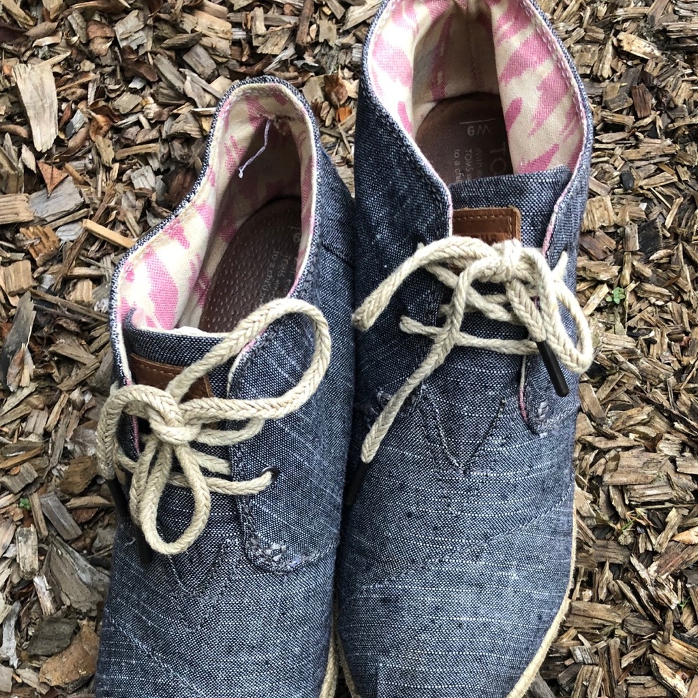 TOMS lace up boots